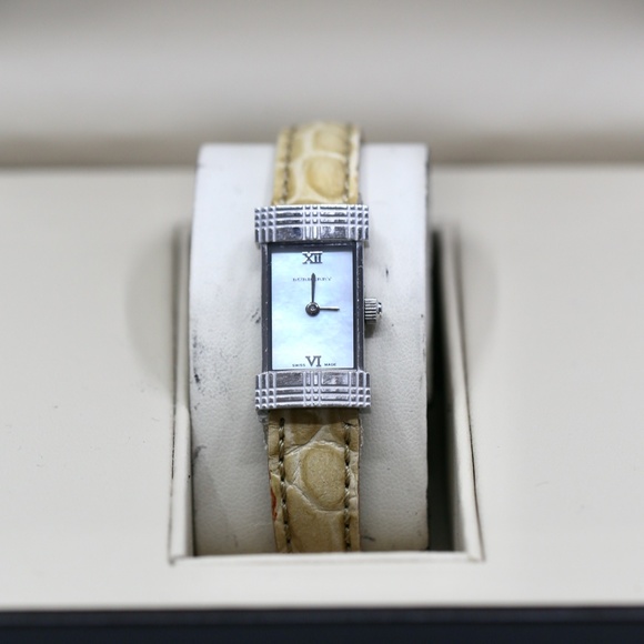 Burberry Mother Of Pearls Face Roman Letters Watch - Picture 4 of 14